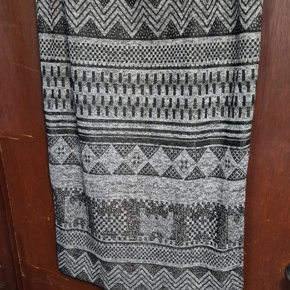 Black and White Patterned Women's Skirt - Picture 5 of 5